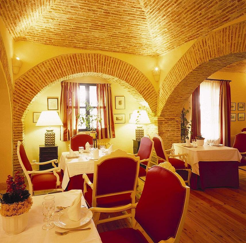 Posada Real Del Pinar Pozal de Gallinas 레스토랑 사진